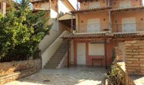 Seaside Maisonette in Pyrgos Code:1012