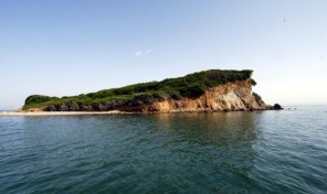 Island in Amvrakikos Gulf Code:1120